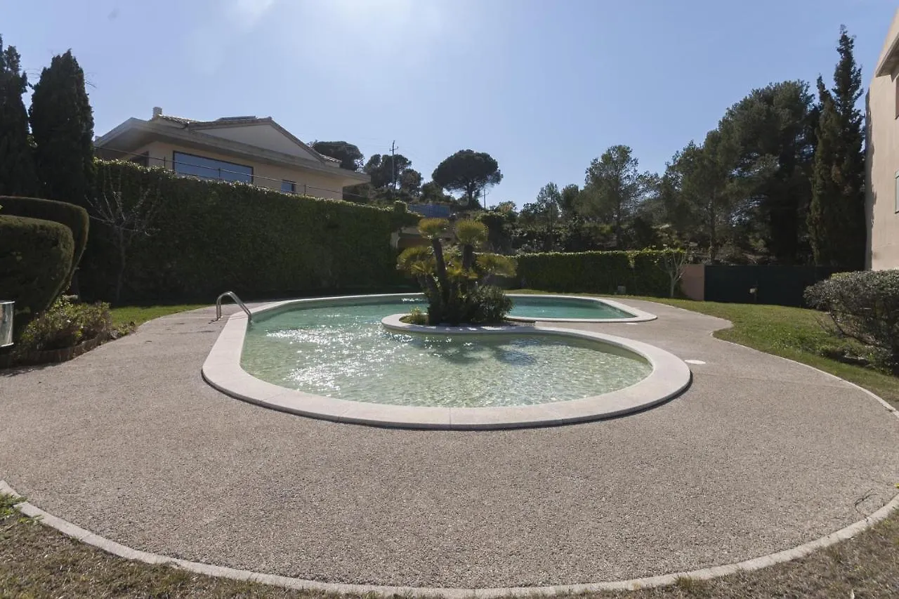 Pool And Sea Views Apartment With 1 Parking Space kontakter